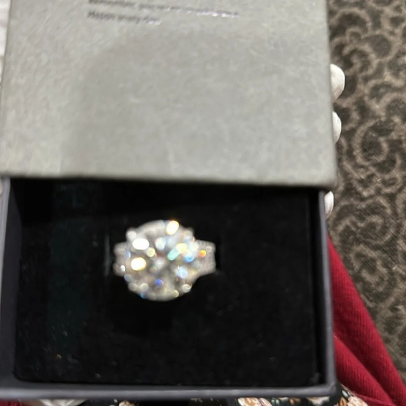 925 Sterling Silver 10ct Moissanite Ring, Fast Creative Ring, with box - Picture 10 of 10